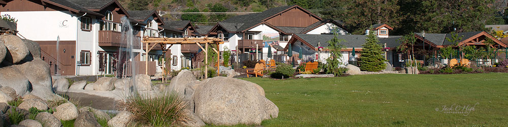 Lovely green grass to play on at Icicle Village Resort